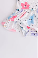 Load image into Gallery viewer, S/S Twirl Bodysuit - Dots &amp; Daisies
