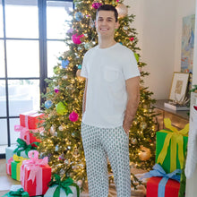 Load image into Gallery viewer, Brent Men&#39;s Hangout Pant - Under the Christmas Tree
